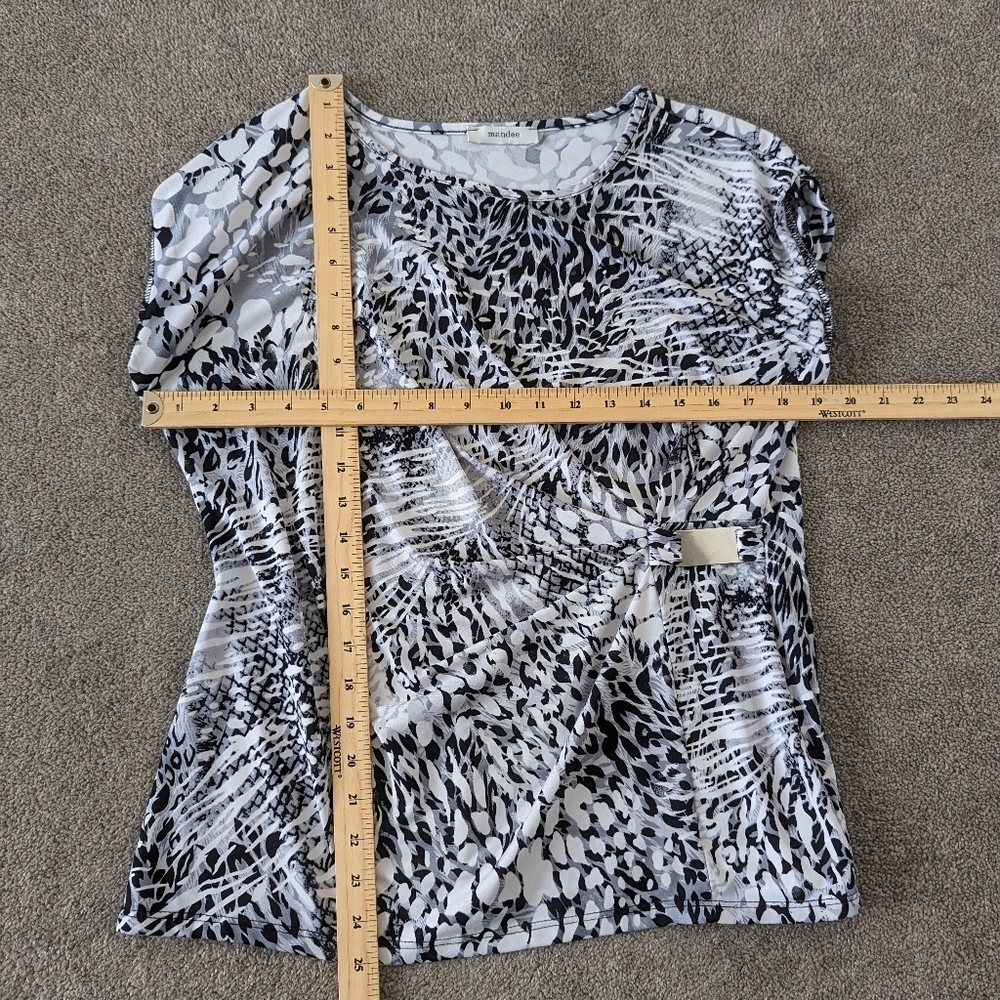 Mandee Abstract Monochrome Print Top with Waist Cinch - Size L Leopard Zebra - Picture 7 of 9